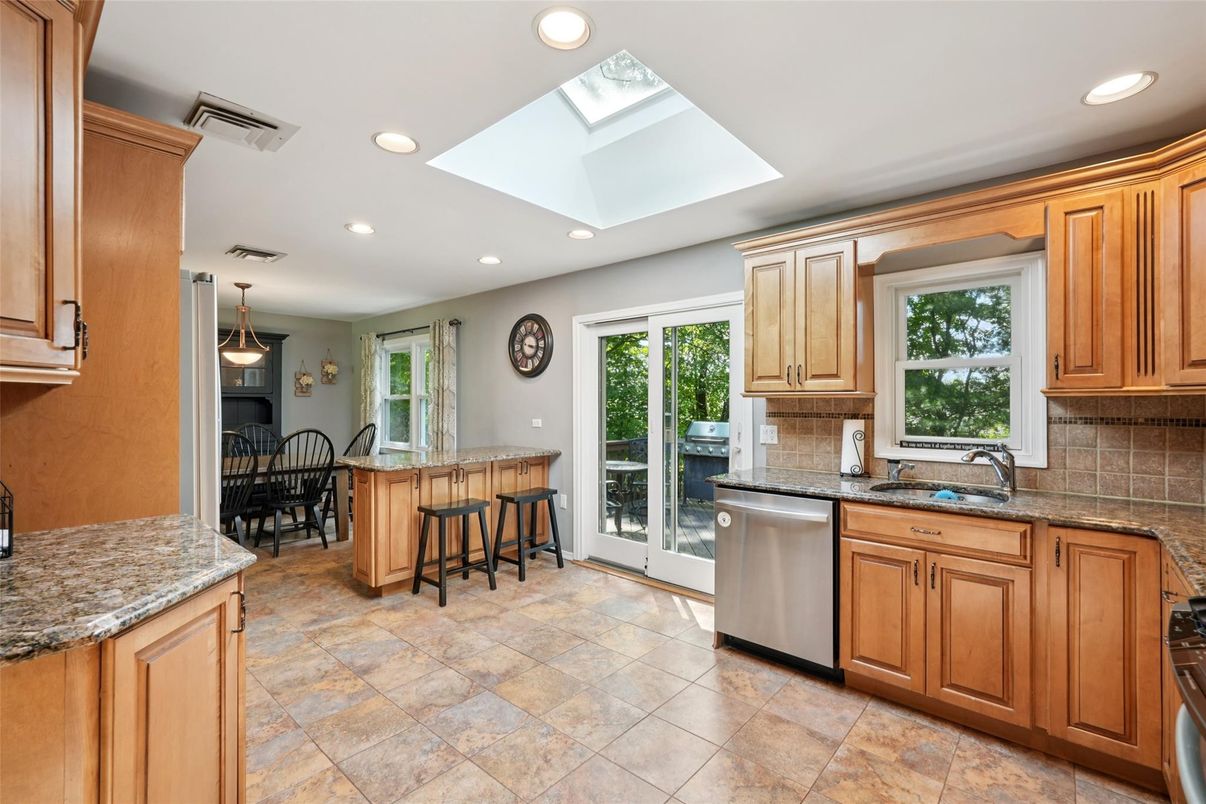 Dining room, Interior, Kitchen, Pendant Lights, Recessed Lighting, Stainless Steel Appliances