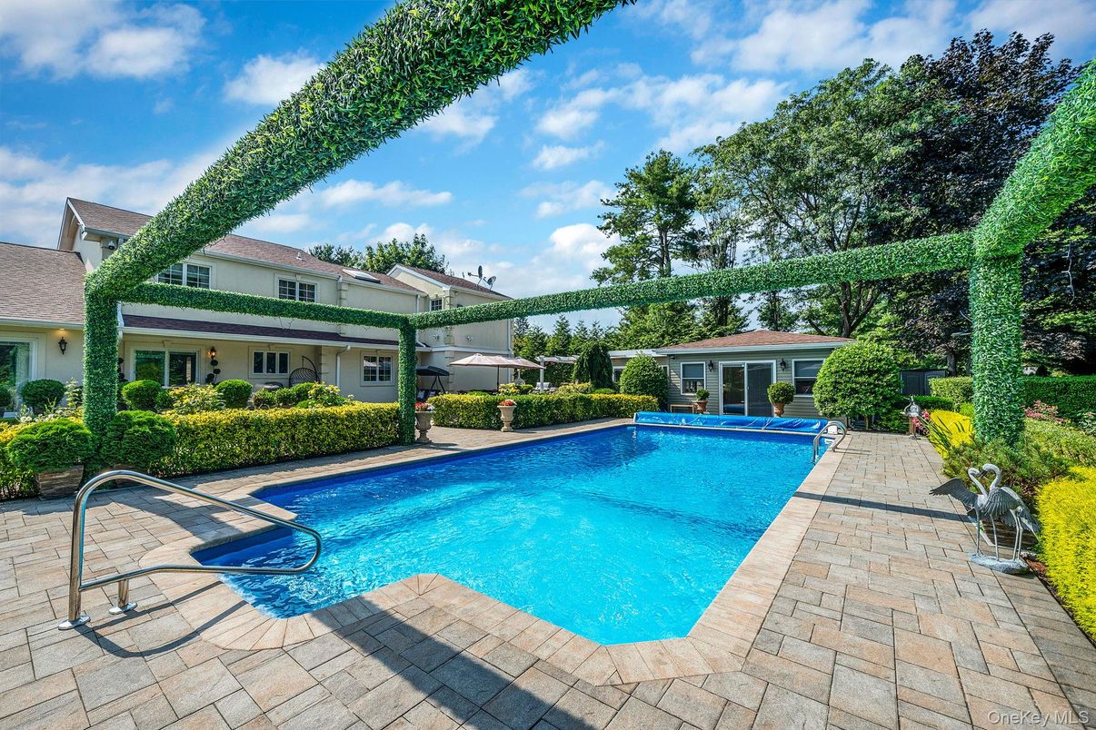 Exterior, Pool