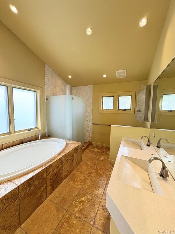 Bathroom, Dual Sink Vanities, Interior, Recessed Lighting