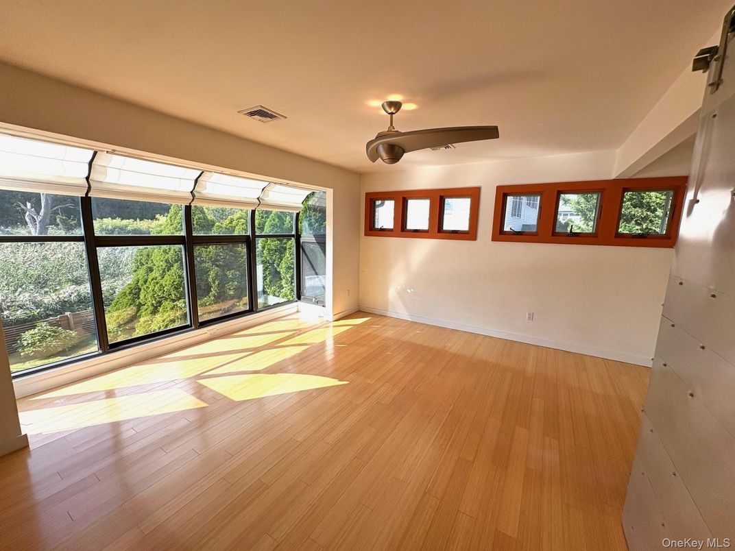 Empty room, Interior, Sun Room, Wood Texture Flooring