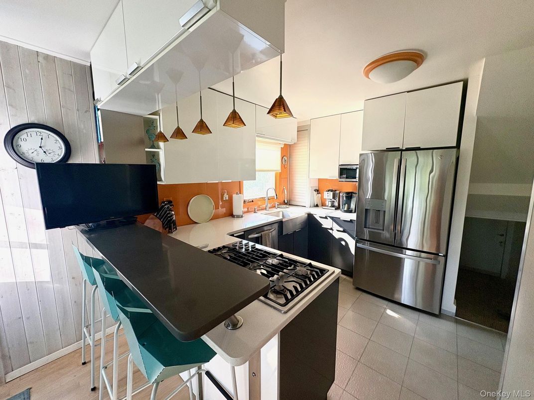 Interior, Kitchen, Pendant Lights, Stainless Steel Appliances