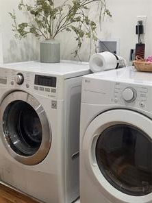 Interior, Washer, Wood Texture Flooring