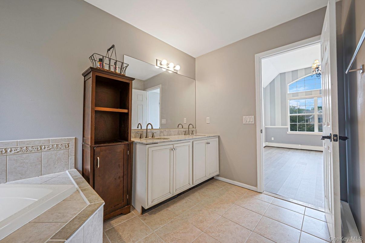 Bathroom, Dual Sink Vanities, Interior