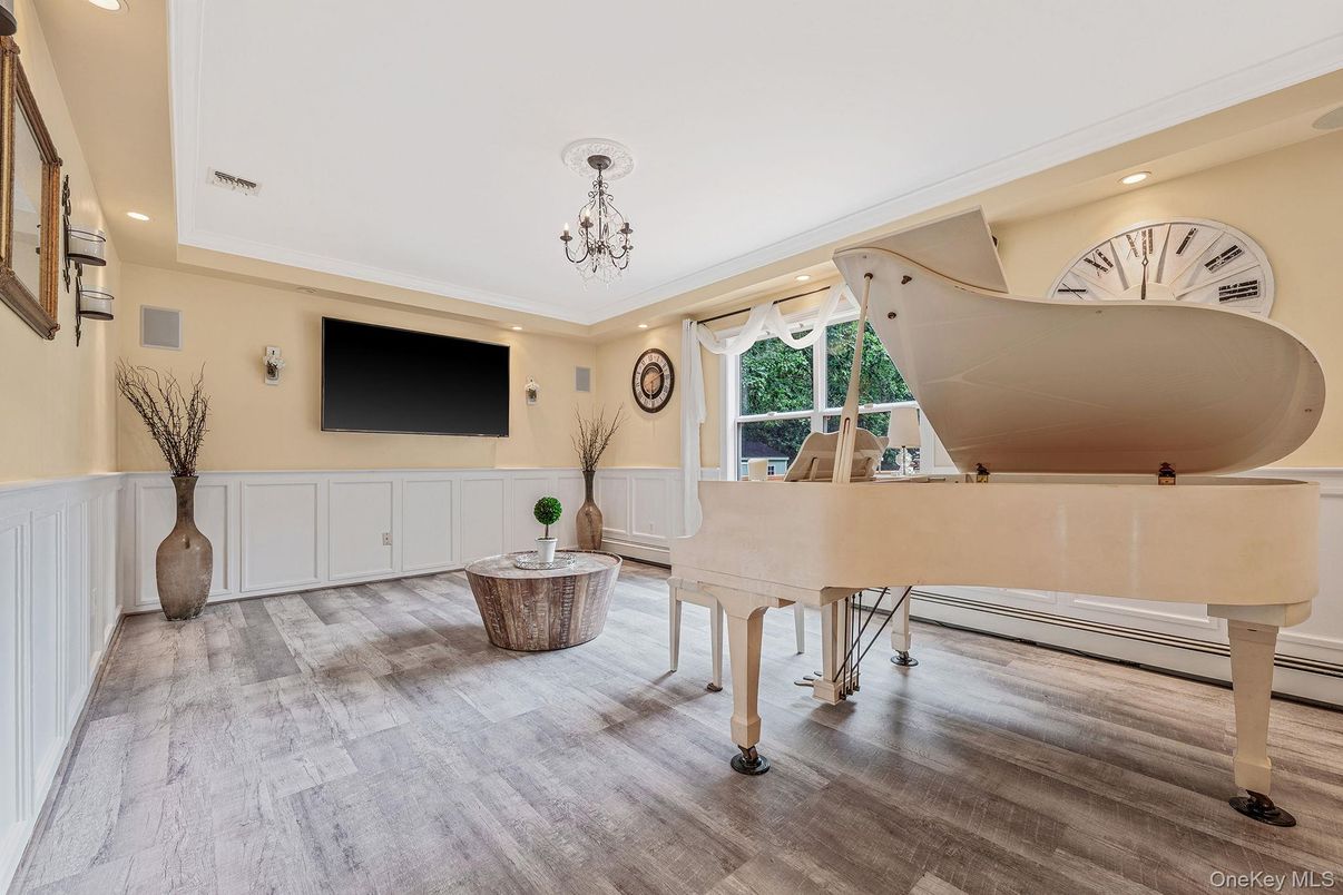 Interior, Pendant Lights, Piano, Recessed Lighting, Wood Texture Flooring