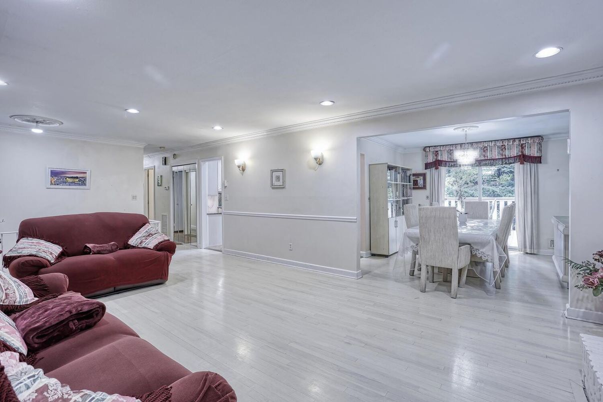 Chandelier, Dining room, Interior, Living room, Recessed Lighting, Wood Texture Flooring
