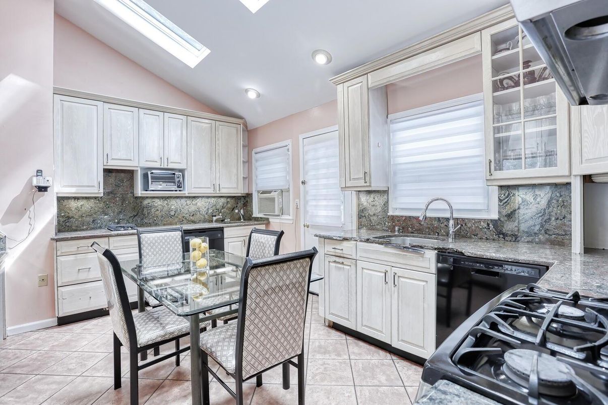 Dining room, Interior, Kitchen, Recessed Lighting