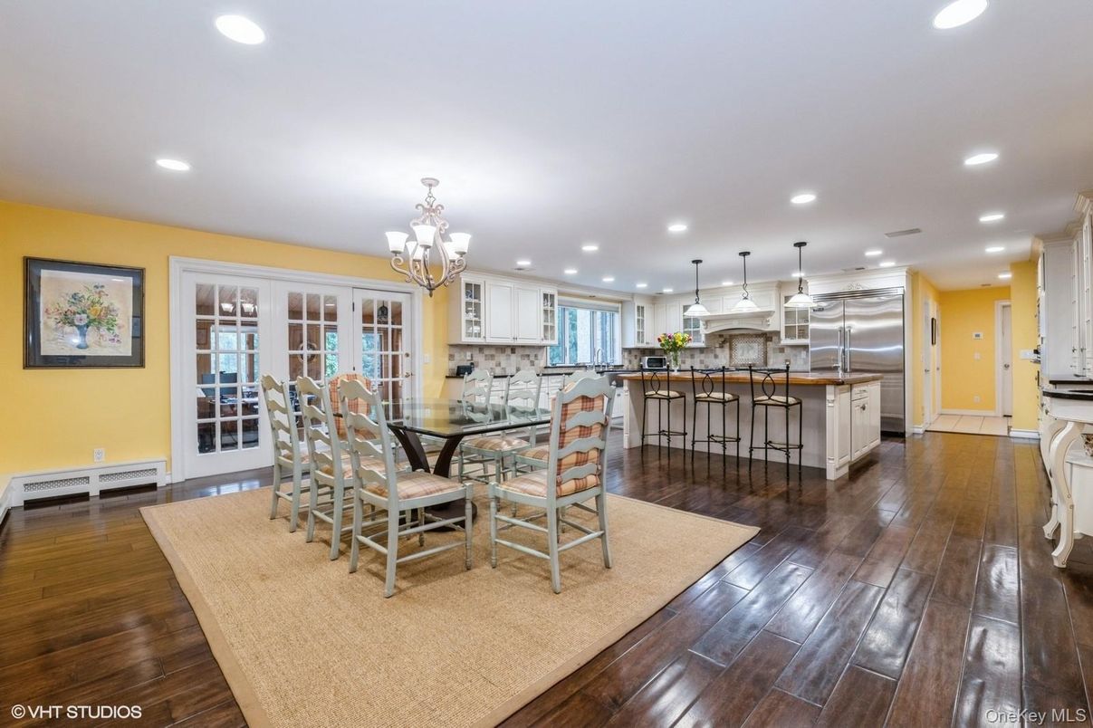 Chandelier, Dining room, Interior, Kitchen, Pendant Lights, Recessed Lighting, Stainless Steel Appliances, Wood Texture Flooring