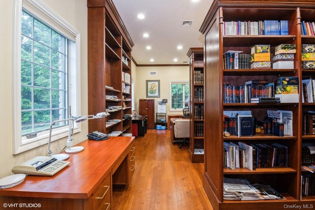Home Office, Interior, Recessed Lighting, Wood Texture Flooring