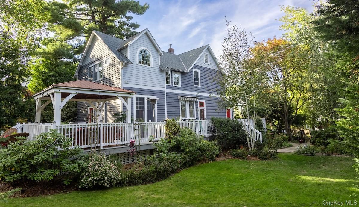Backyard, Exterior, Facade, Queen Anne Victorian