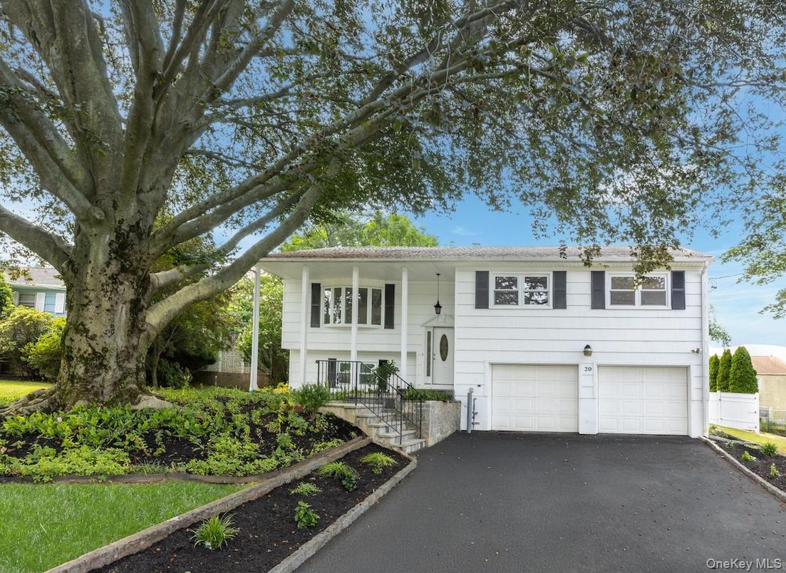 Attached, Exterior, Facade, Raised Ranch