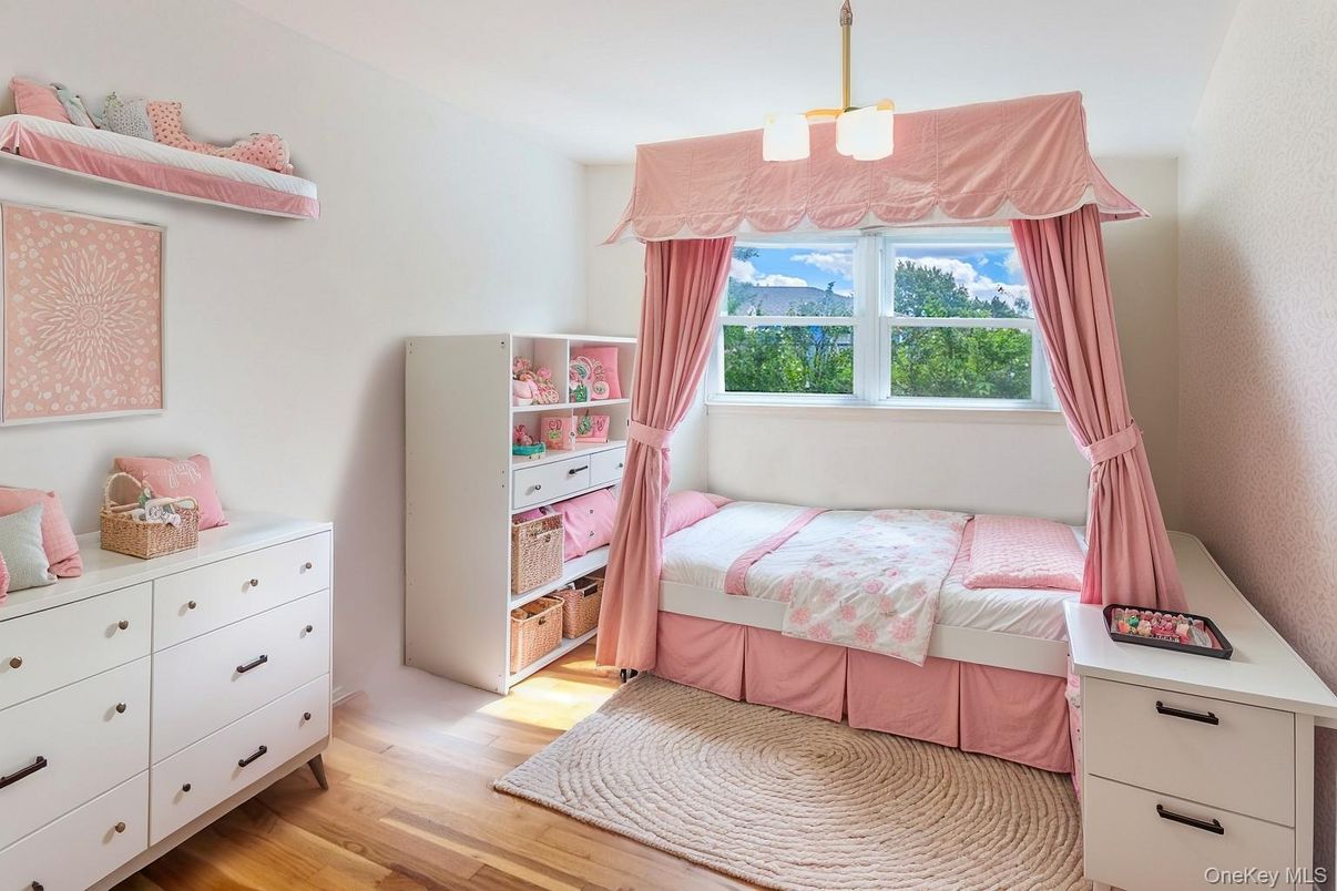 Bedroom, Interior, Pendant Lights, Wood Texture Flooring