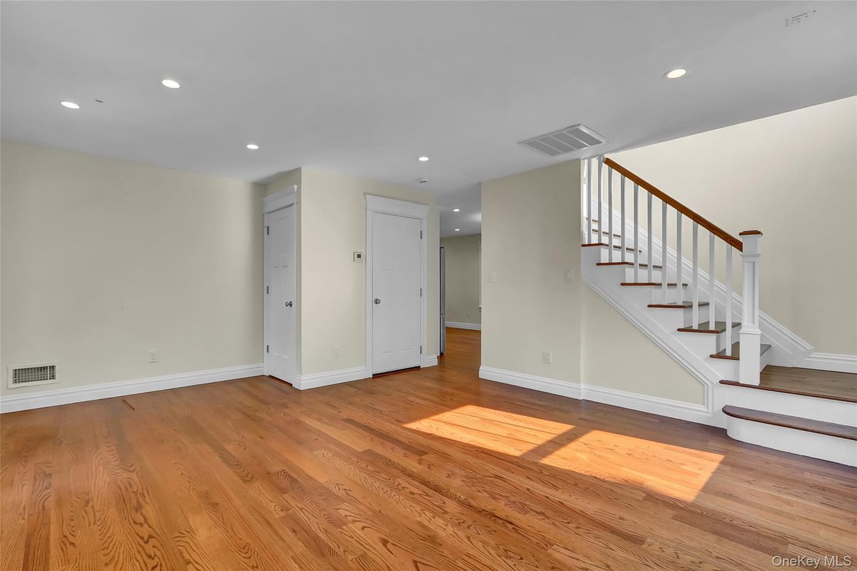 Empty room, Interior, Recessed Lighting, Wood Texture Flooring