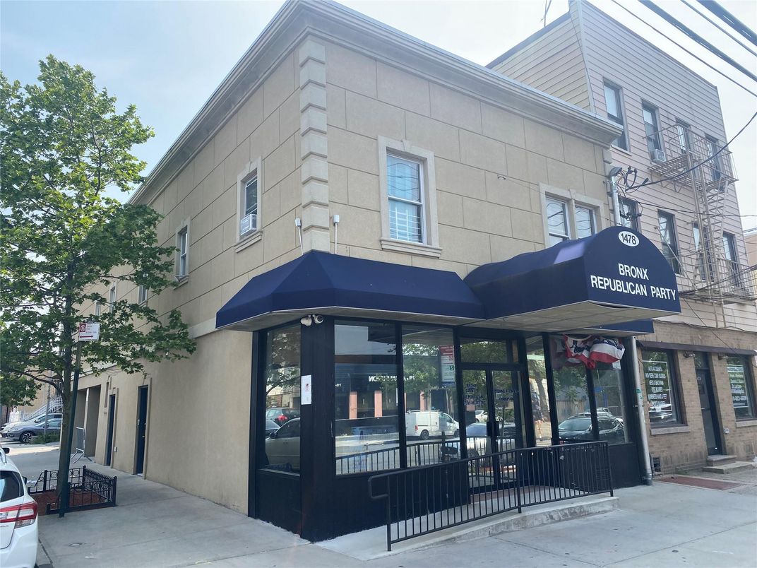 Exterior, Facade, None