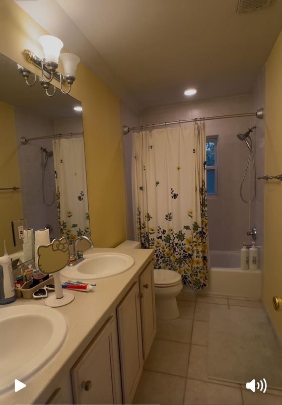 Bathroom, Dual Sink Vanities, Interior, Recessed Lighting