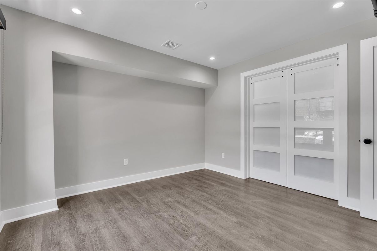 Empty room, Interior, Recessed Lighting, Wood Texture Flooring