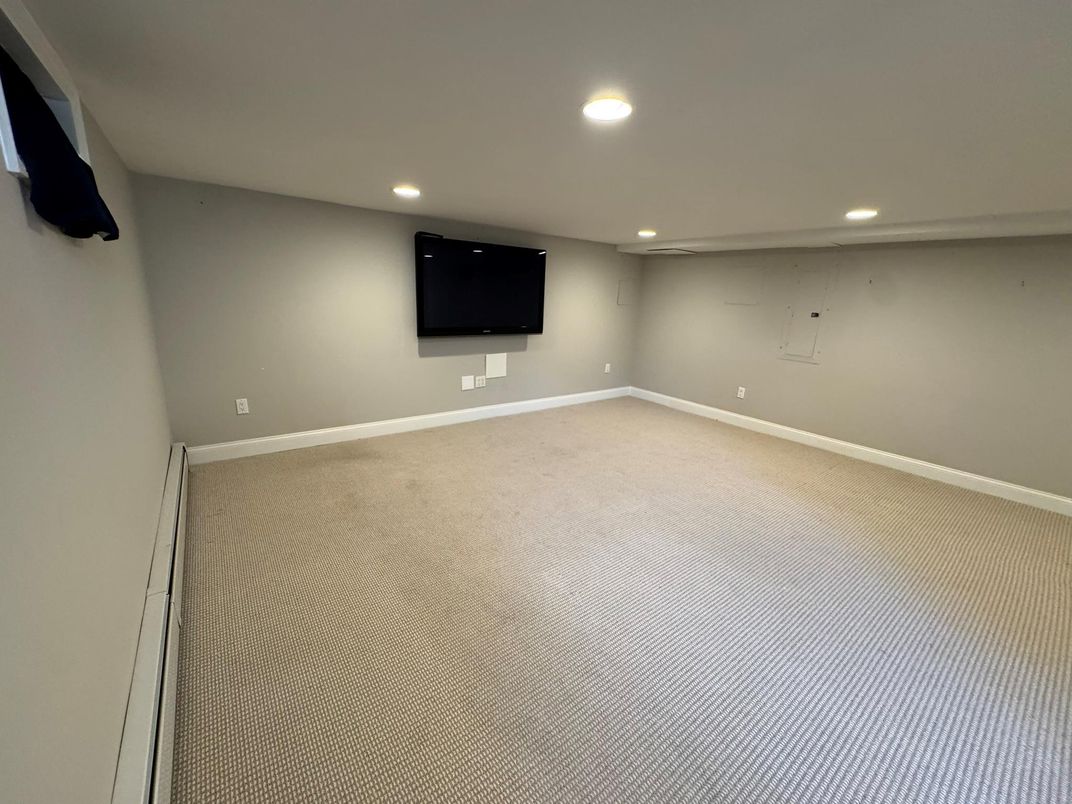 Empty room, Interior, Recessed Lighting