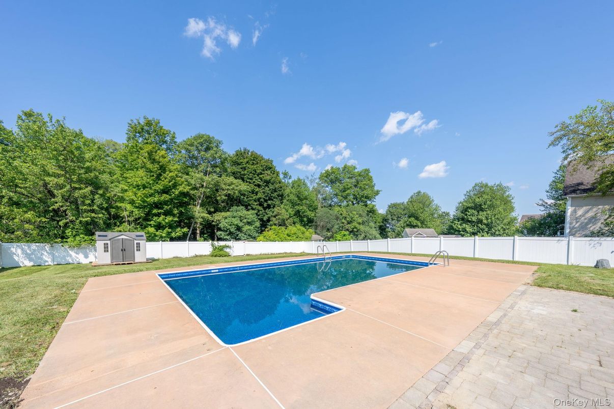 Exterior, Pool