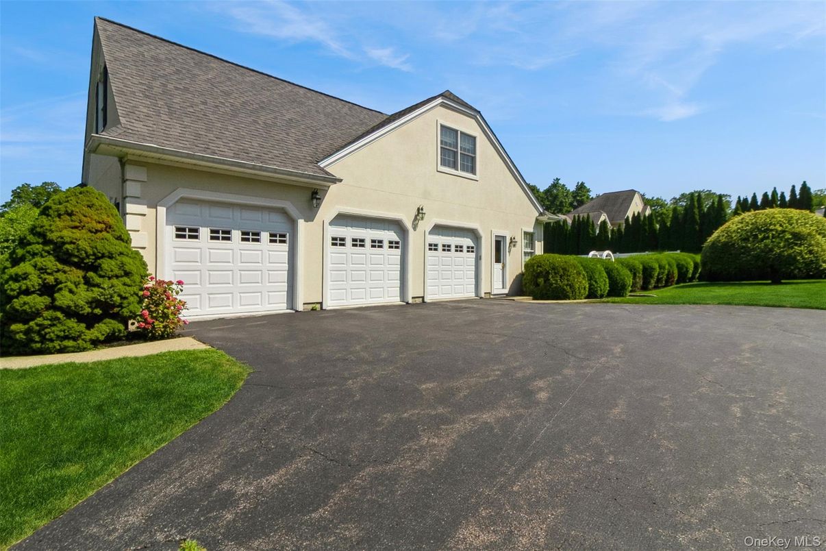 Attached, Exterior, Facade, Cape Cod