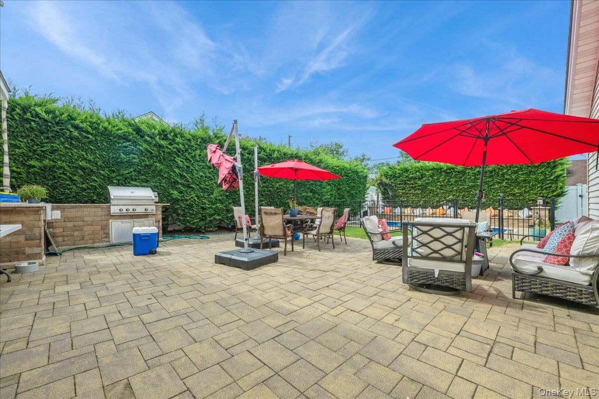 Exterior, Outdoor Kitchen
