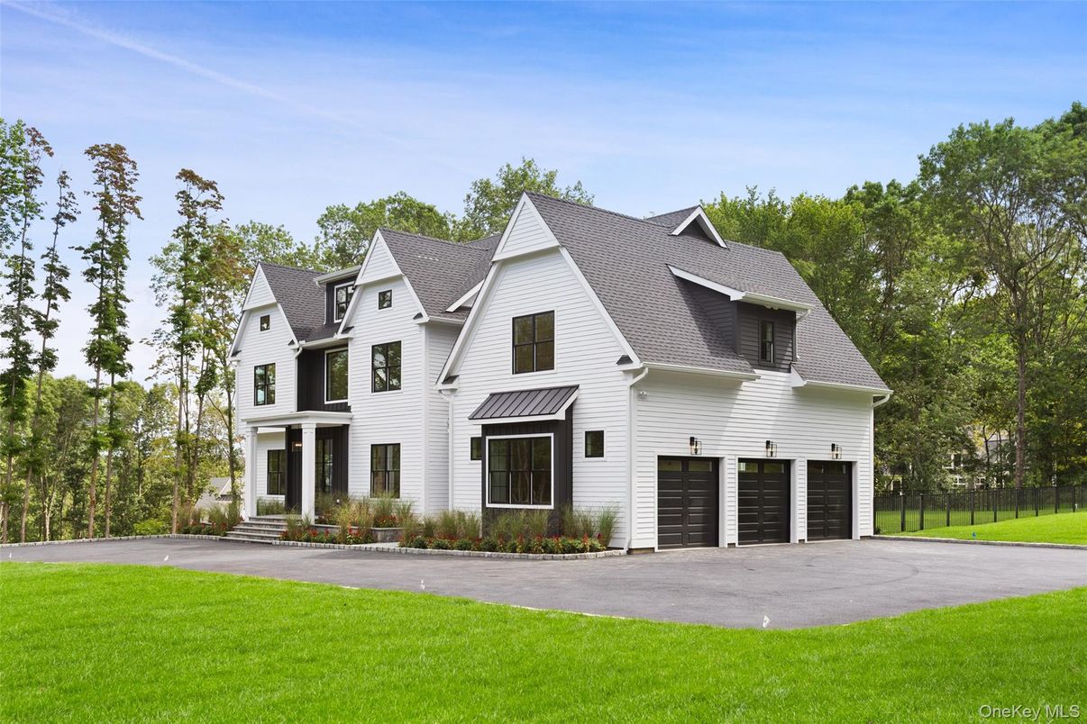 Attached, Exterior, Facade, Farmhouse