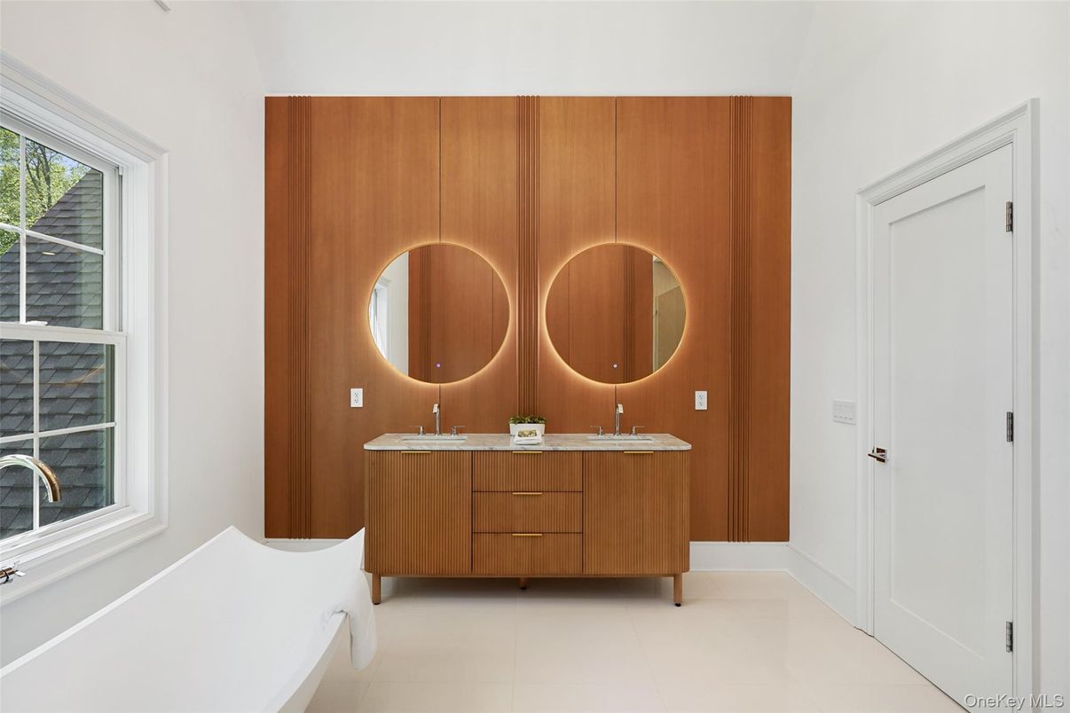 Bathroom, Dual Sink Vanities, Interior