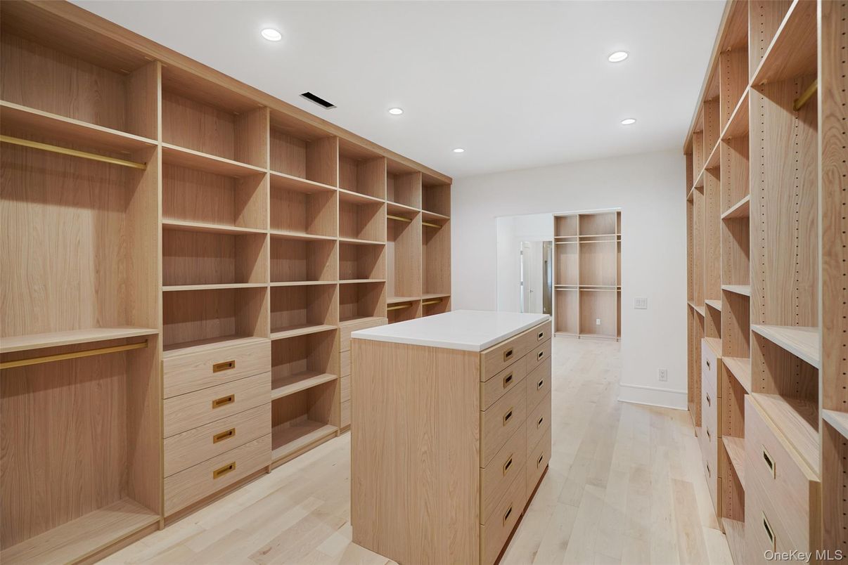 Interior, Recessed Lighting, Walk-in Closets, Wood Texture Flooring