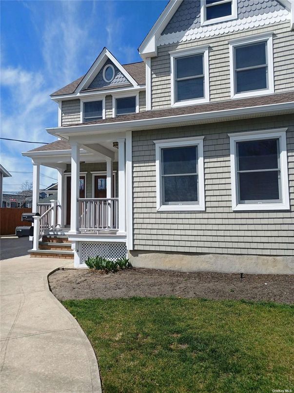 Exterior, Facade, Queen Anne Victorian