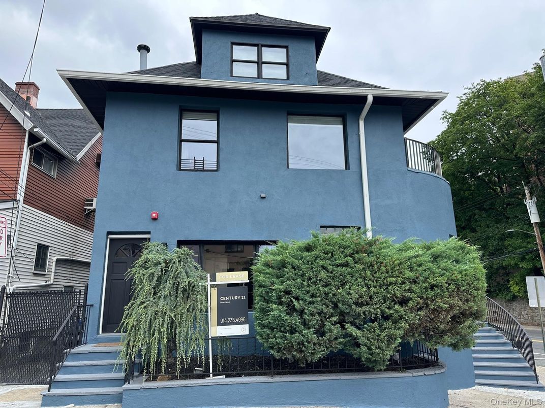 Exterior, Facade, American Foursquare