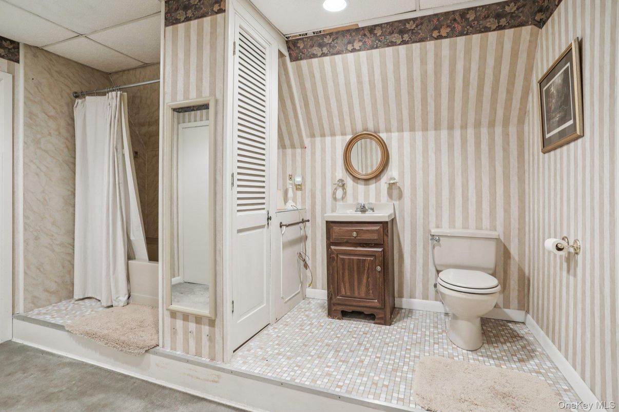 Bathroom, Interior, Recessed Lighting