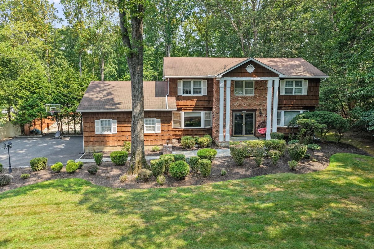 Exterior, Facade, Brick Facade, Raised Ranch