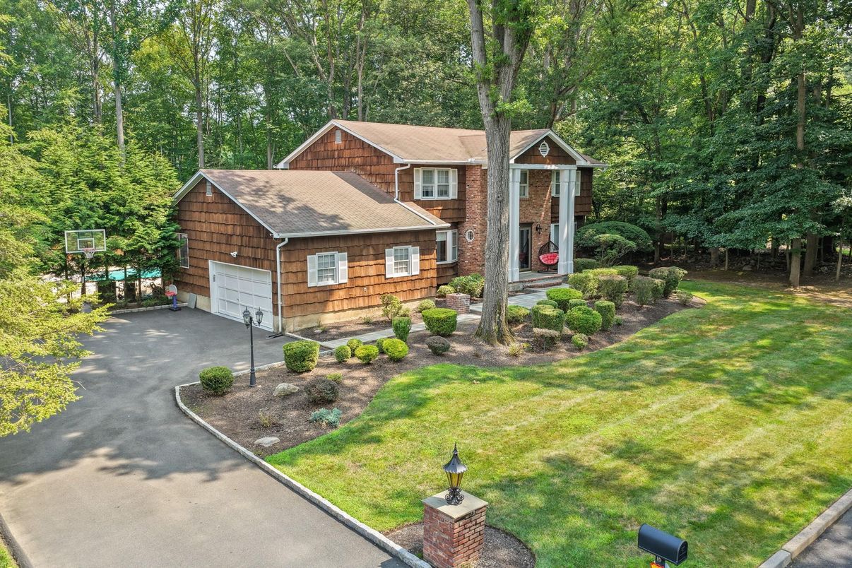 Attached, Detached Garage, Exterior, Facade, Brick Facade, None