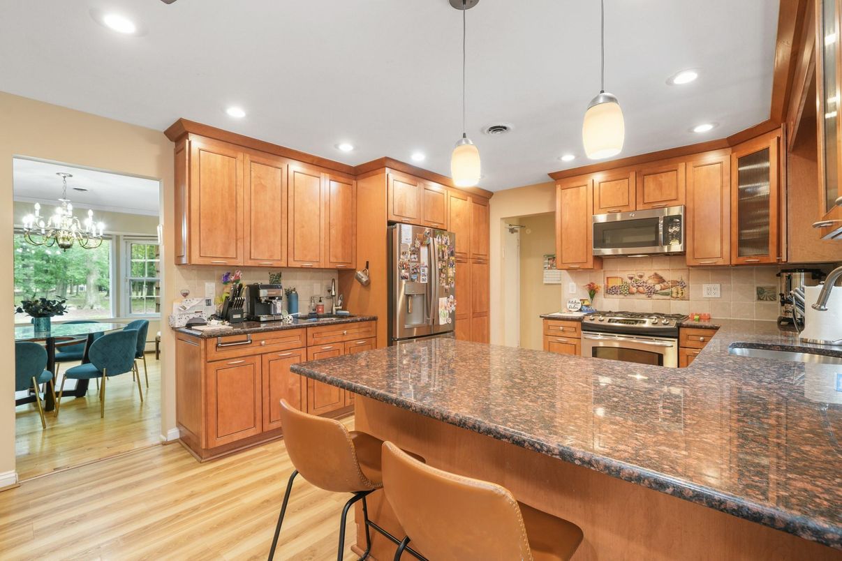 Chandelier, Dining room, Interior, Kitchen, Pendant Lights, Recessed Lighting, Stainless Steel Appliances, Wood Texture Flooring