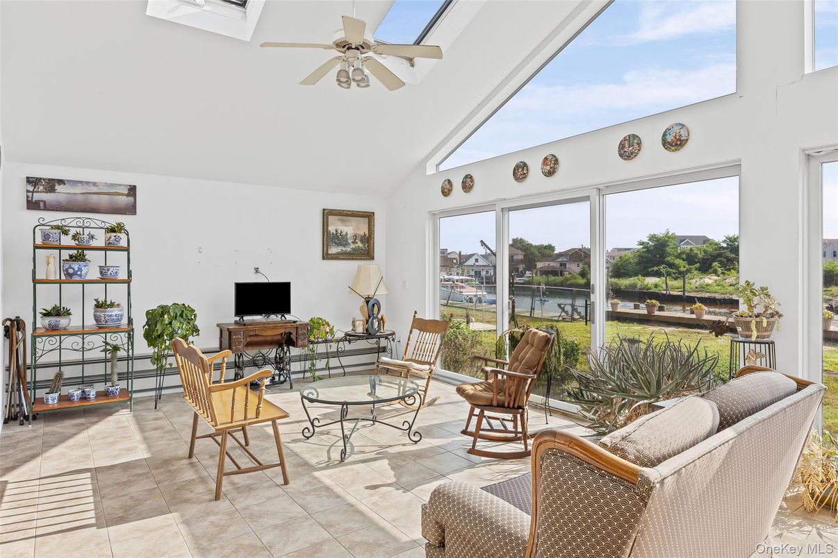Interior, Sun Room, Water
