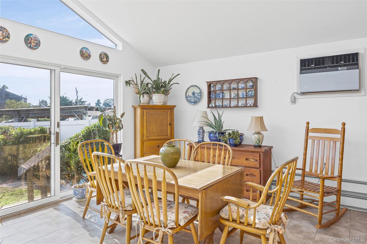 Dining room, Interior