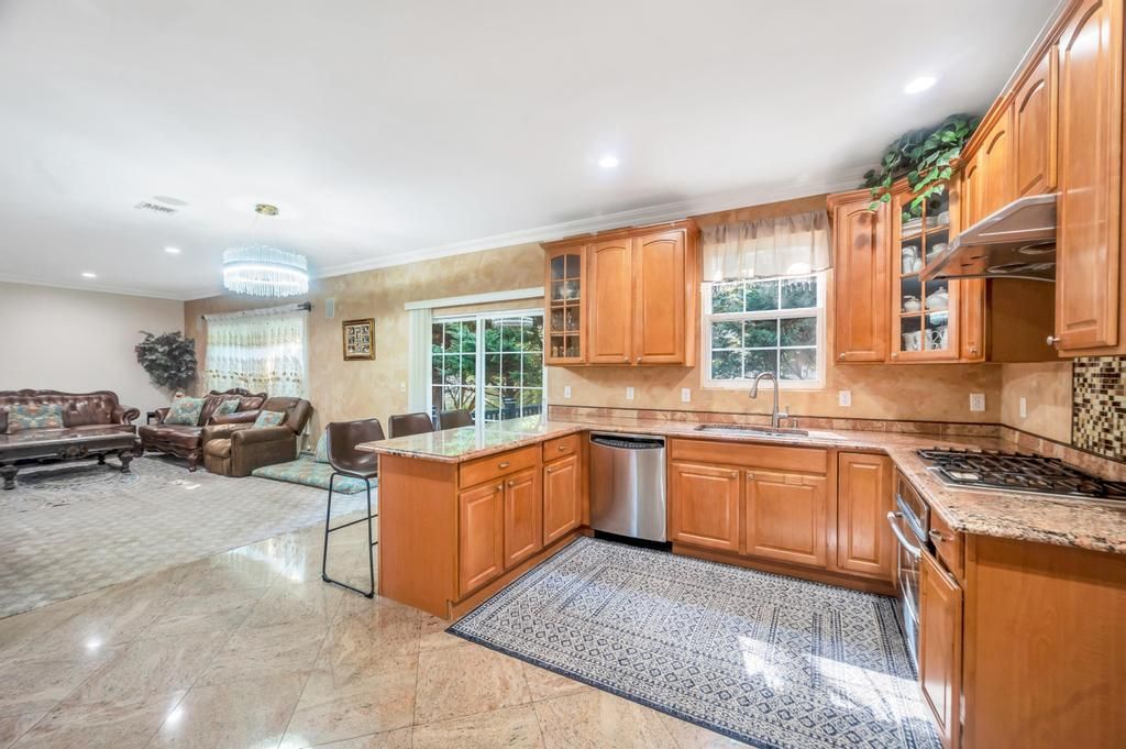 Chandelier, Interior, Kitchen, Living room, Recessed Lighting, Stainless Steel Appliances