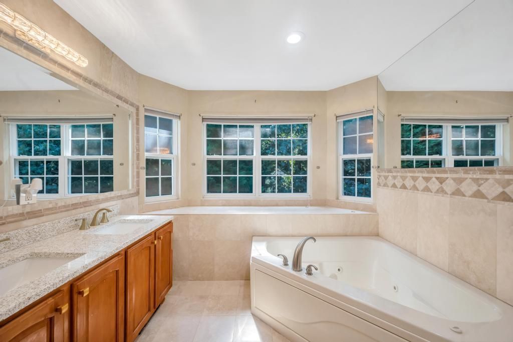 Bathroom, Dual Sink Vanities, Interior, Recessed Lighting