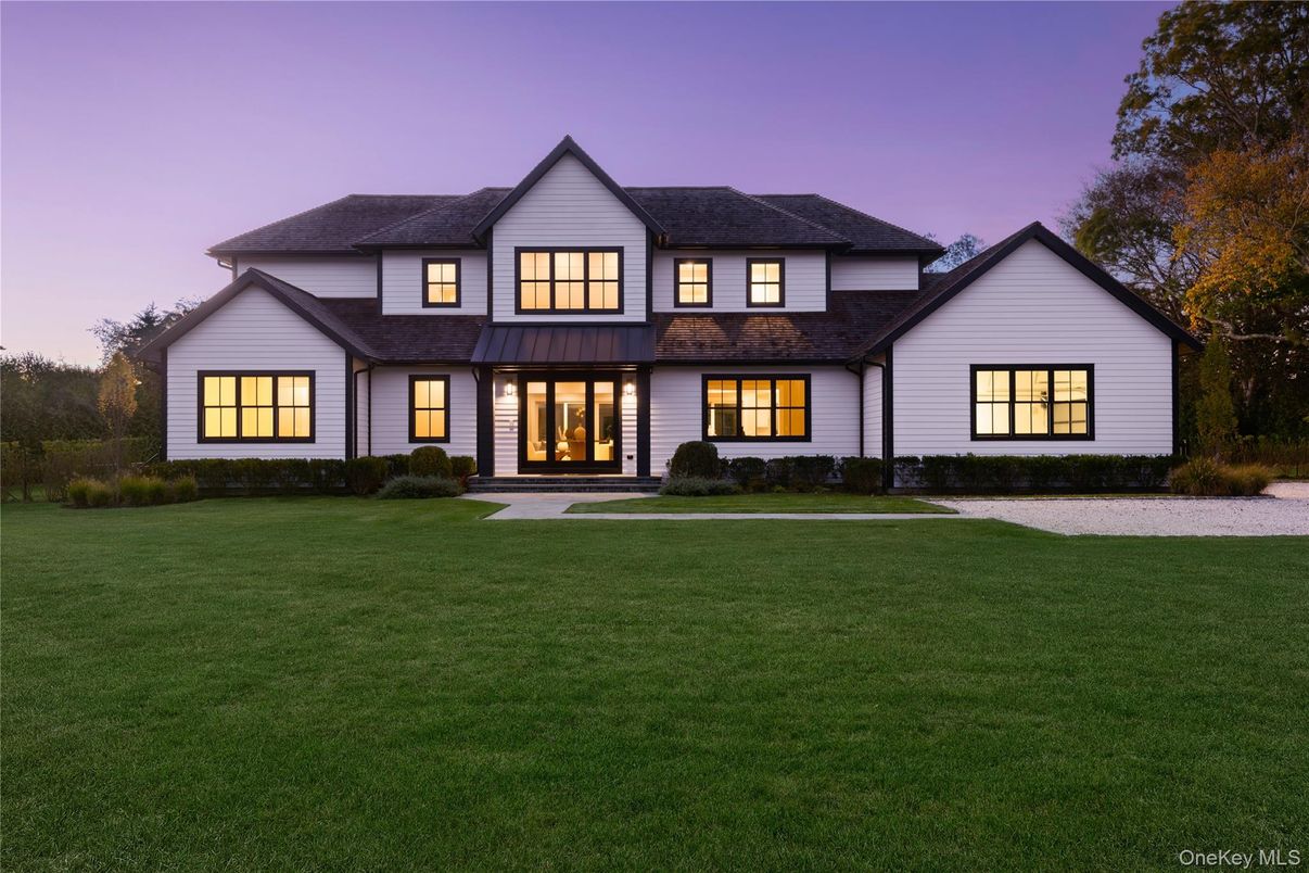 Exterior, Facade, Farmhouse