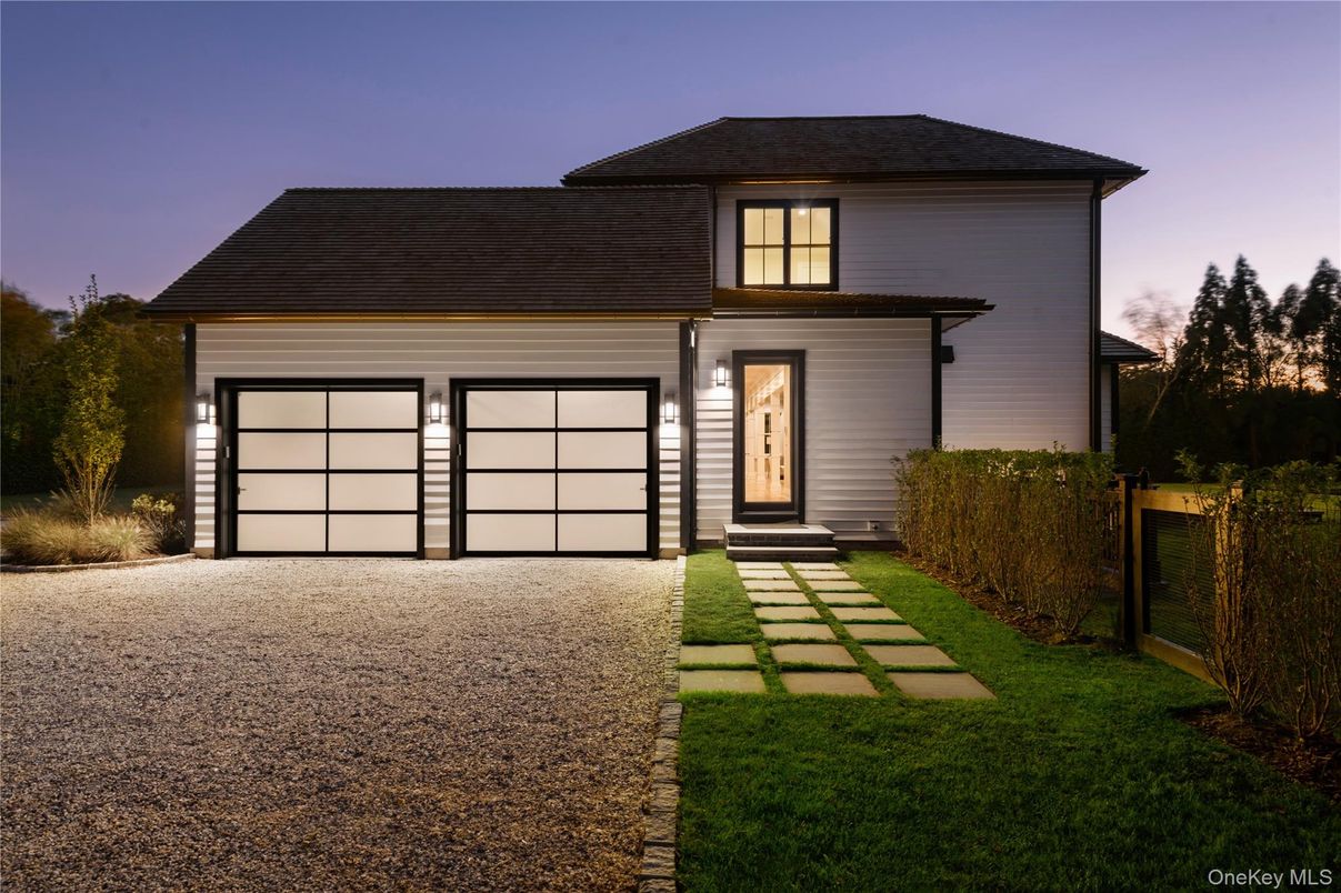 Attached, Exterior, Facade, Modern