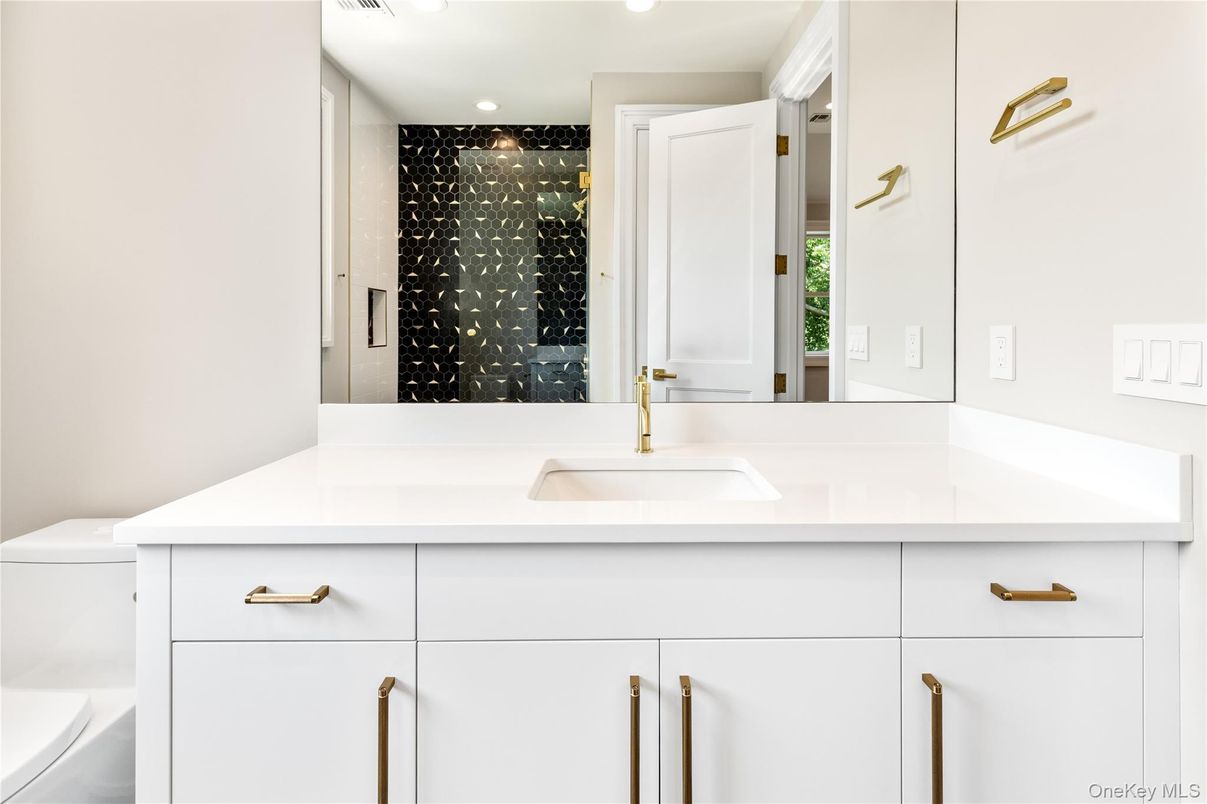 Bathroom, Interior, Recessed Lighting
