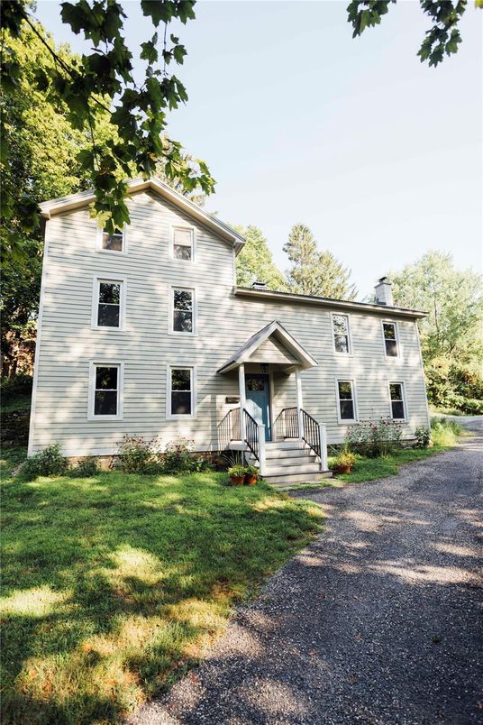 Backyard, Exterior, Facade, Split Level