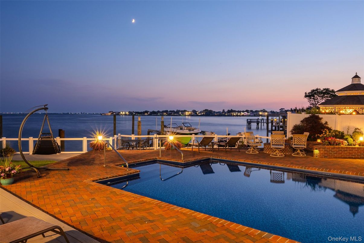 Exterior, Pool, Water