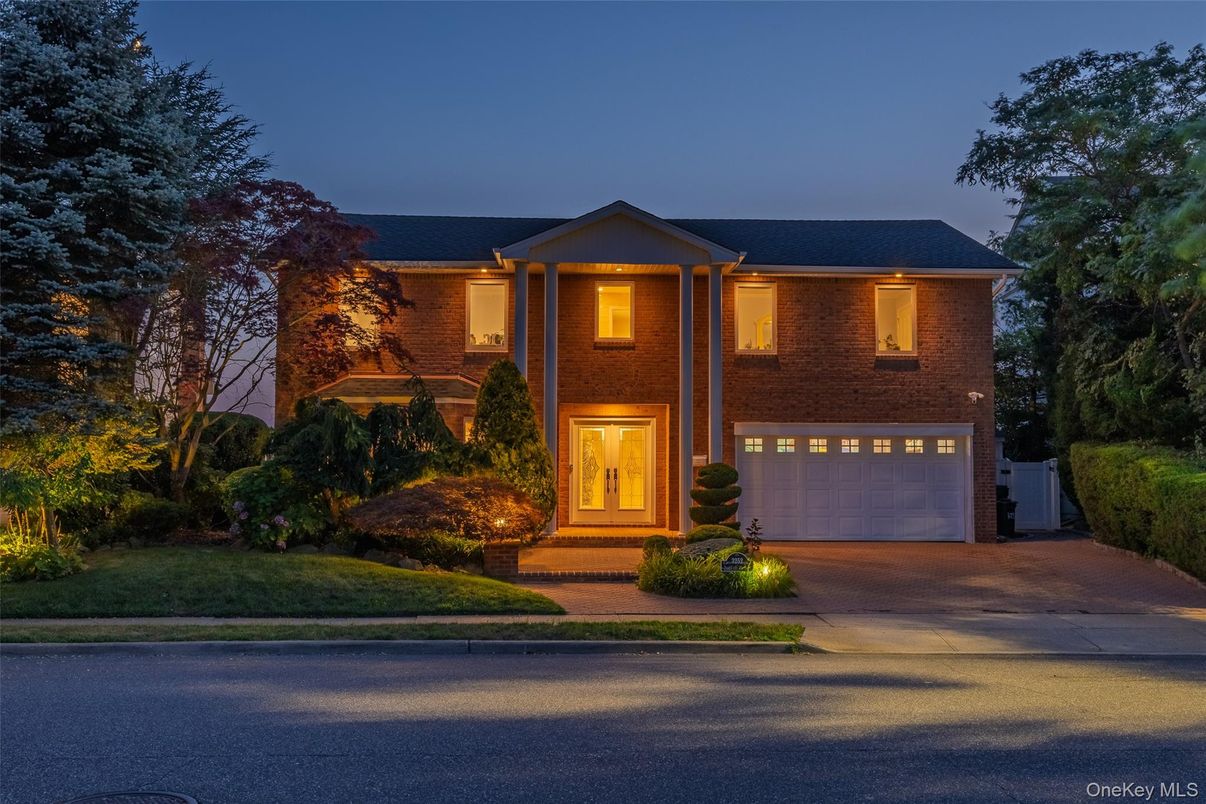Attached, Exterior, Facade, Brick Facade, Raised Ranch
