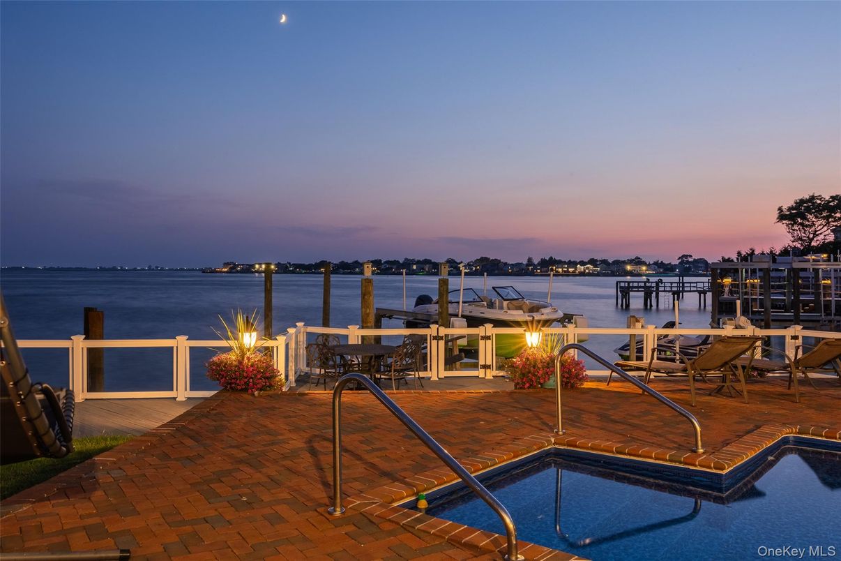 Exterior, Pool, Water