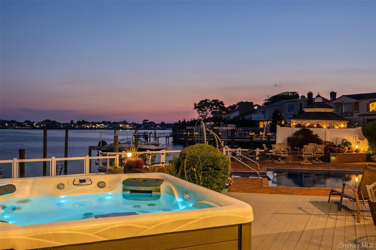 Exterior, Hot Tub, Water