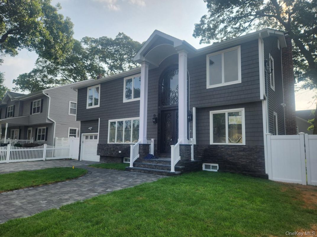 Exterior, Facade, Raised Ranch