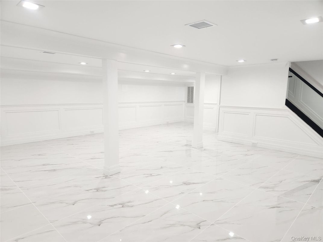 Empty room, Interior, Marble, Recessed Lighting