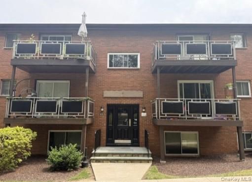 Exterior, Facade, Brick Facade, Rowhouse