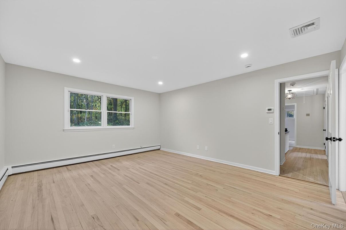 Empty room, Interior, Recessed Lighting, Wood Texture Flooring