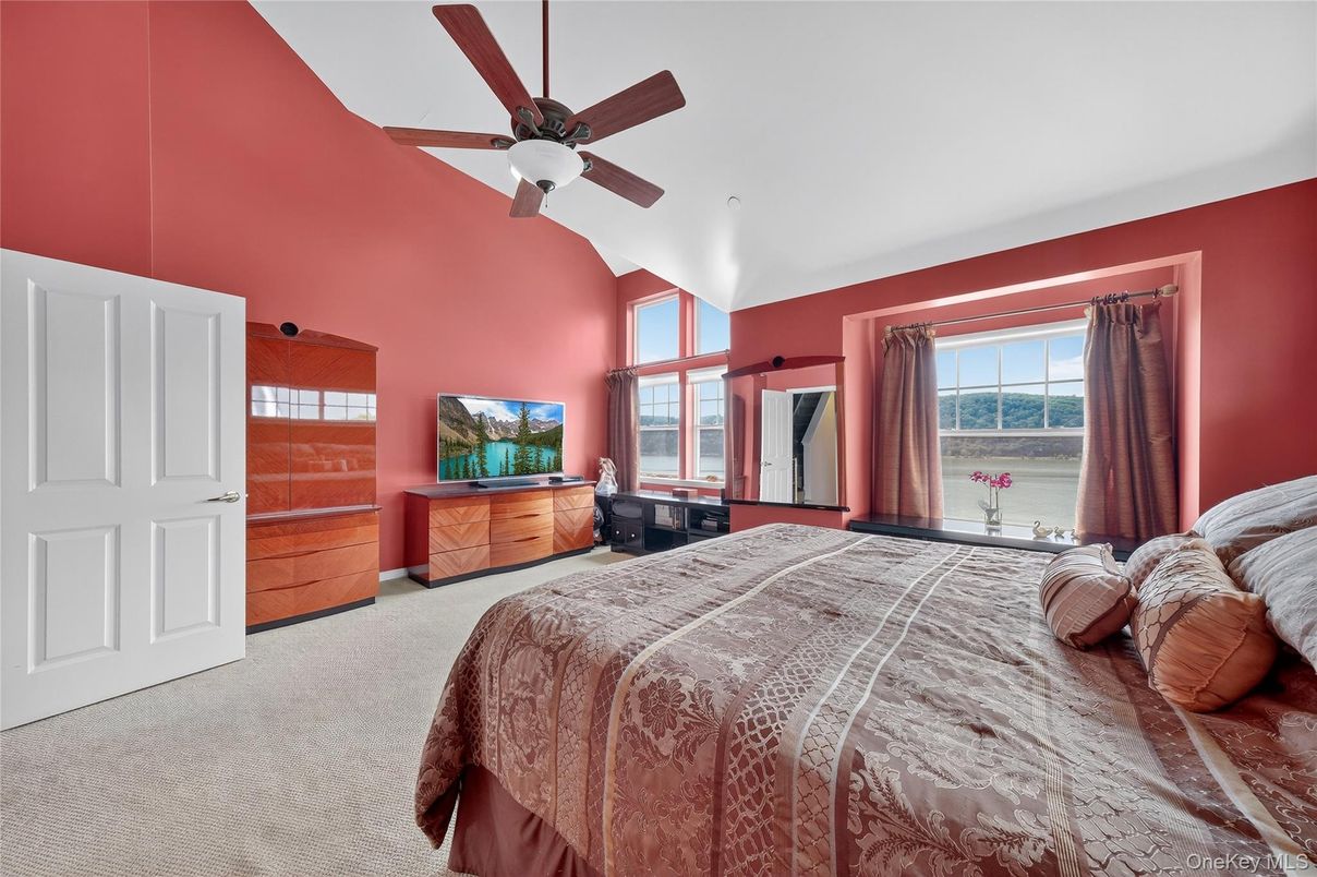 Bedroom, Interior, Water