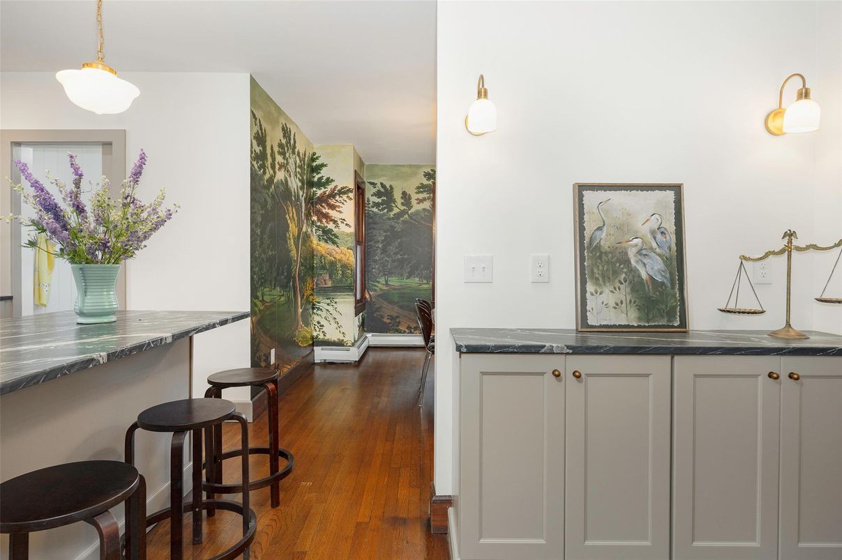 Interior, Pendant Lights, Wood Texture Flooring